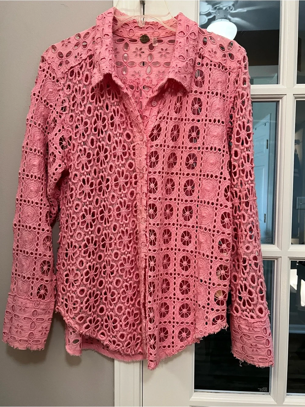 Free People Pink eyelet Button-Down Shirt 100% cotton sz S EUC
